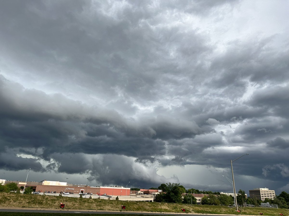 CourtneyArroyo7's tweet photo. @NWS_BaltWash Fairfax Corner 5:43 pm https://t.co/c3HnVowrJI