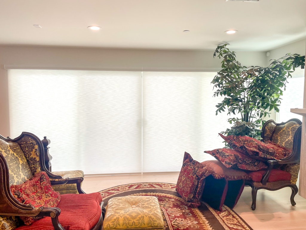 GalaxyDraperies's tweet image. Let in the (UV filtered and softened) light! ☀️ Check out the new motorized solar shades we added in Corrine's Hermosa Beach home.

#SolarShades #HermosaBeach #MotorizedShades #SouthBay #LosAngeles #SoCal #SmartHome