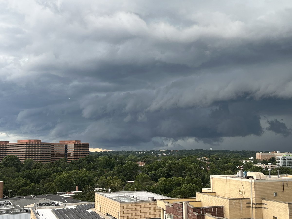armand_silva's tweet photo. View from @RosslynVA @capitalweather @amelia_draper @dougkammerer https://t.co/PtM4urjo2O