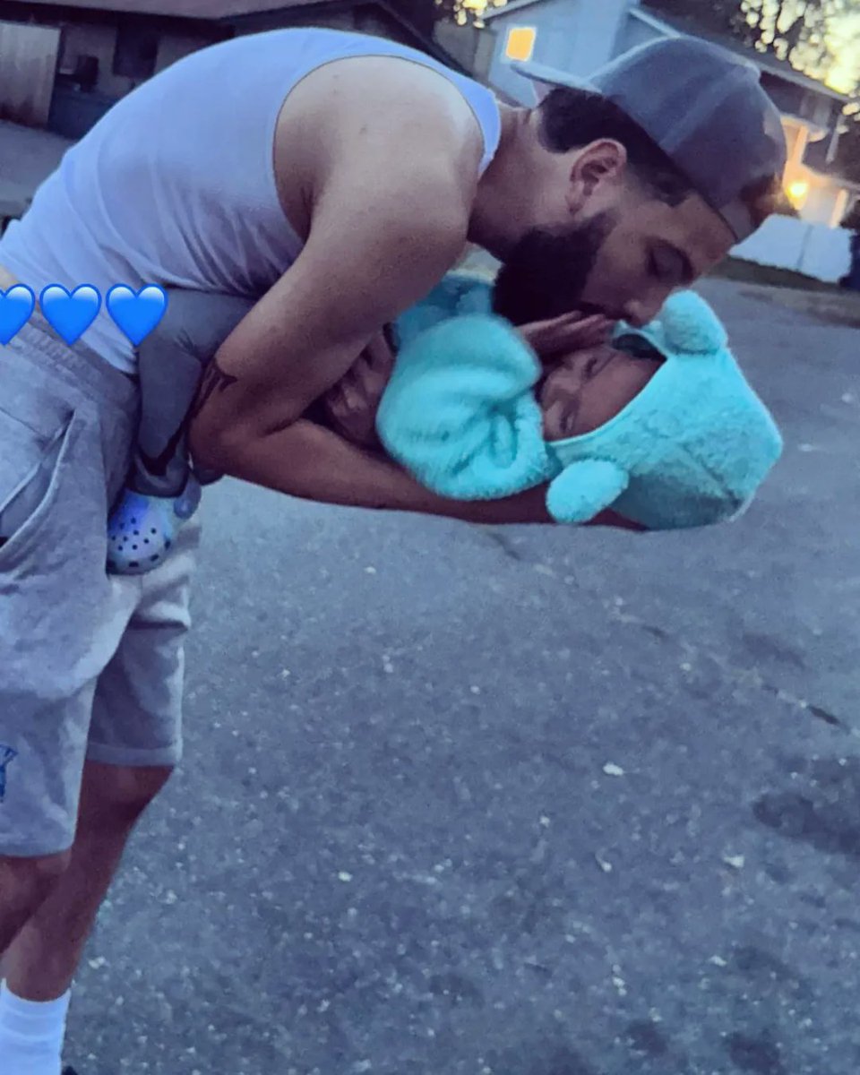 NoShameInMines's tweet photo. Being a father In this #CrazyWorld that we live in is a great and beautiful thing to be. But being a #GirlDad in this #CrazyWorld we live in has got to be #TheBestToBe. Cuz our Daughters are the only girls in this #CrazyWorld that can #StealOurHearts and tame us #CrazyMen https://t.co/qT1UMhHqZK