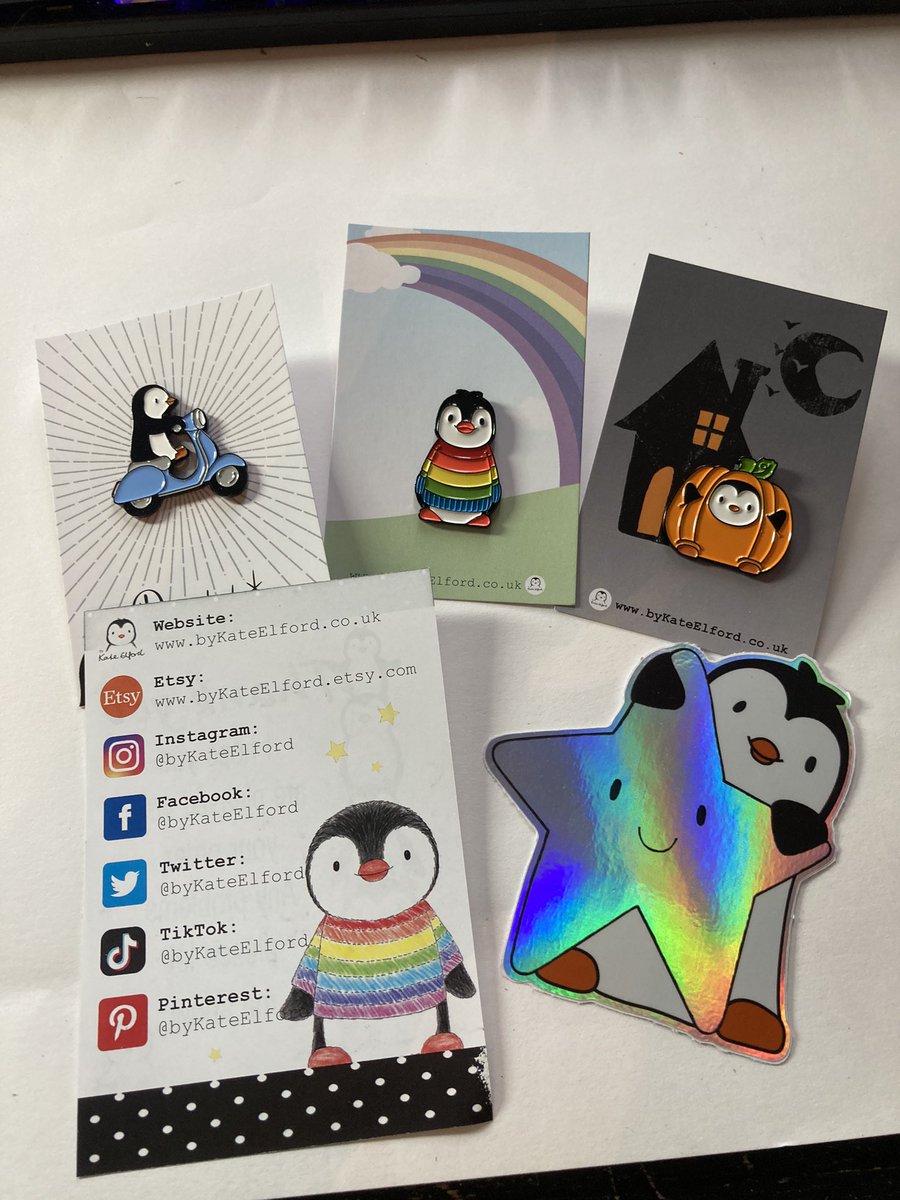 So many cute penguins from @bykateelford (and yet only a small amount of the ones I want from her store)

#smallbusiness #happymail #penguins #pins #holo #stickers