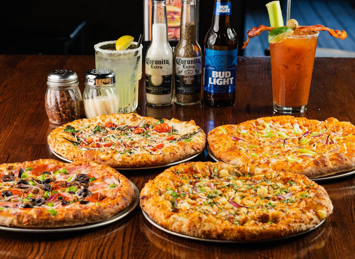 back9addison's tweet photo. 👉 Service industry peeps unite, half price pizzas every Friday and Saturday from 11pm - 1am. Get the crew together and don't miss out! 👈 #TheBack9 🏂🎉 #theplacetobe https://t.co/l60NZ6C8KR