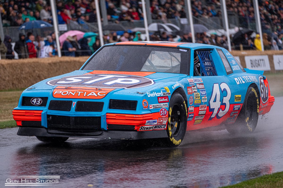 is it me or is it a little wet today ? Makes for some groovy shoots ;-)
#goodwood #goodwoodfestivalofspeed  #festivalofspeed  #gunhillstudios  #goodwoodfos <a href="/fosgoodwood/">Goodwood FOS</a>