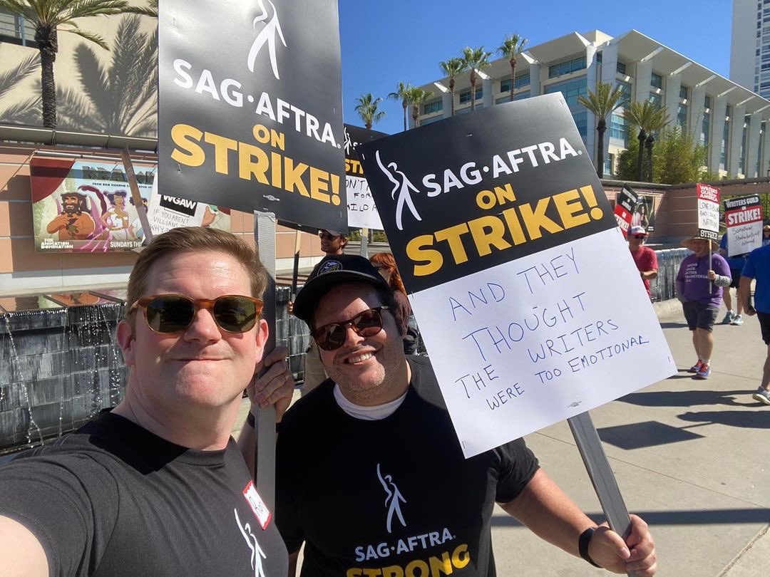 Josh Gad tweet media