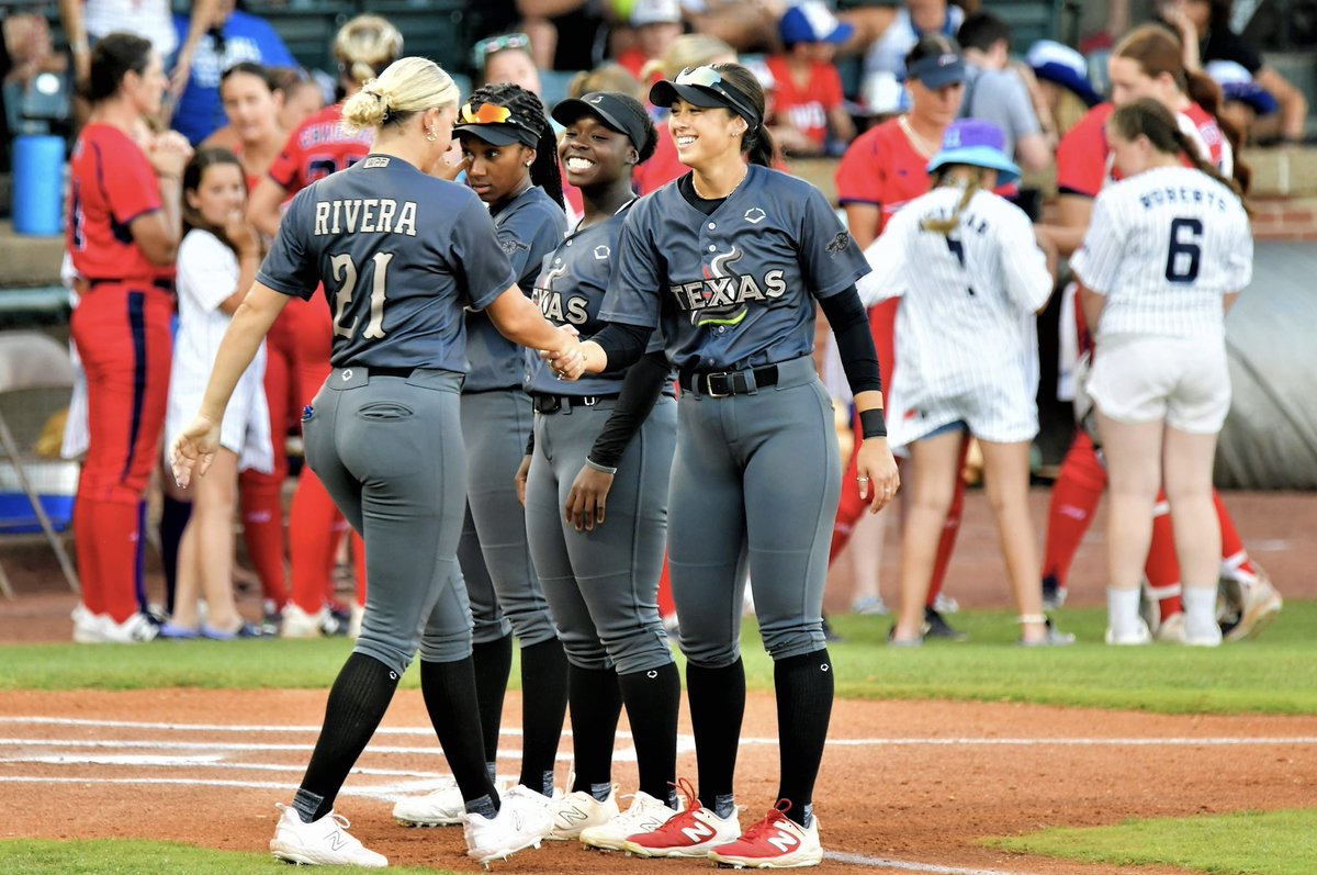 thetexassmoke's tweet photo. Have a day! 😁🫱🏻🫲🏼
#wprofastpitch #defendthe512 #wewantallthesmoke https://t.co/qAapleKU26
