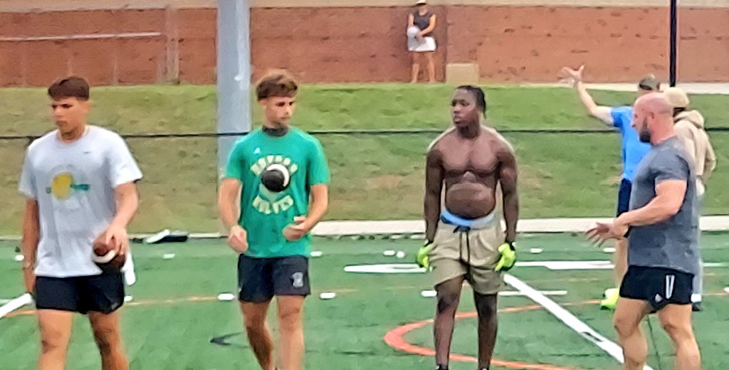 JoshEchols4's tweet photo. AM work! Time Well Spent. Anytime I'm on the field with my brothers, I'm in my Happy Place! #WeCompeteAtBuford #LearningSoMuch #ForTheB #BufordNuffSaid #TrustingTheProcess #27sOnDeck @CoachApp35 @Coach_Gill56 @DwayneDuBose4 @Coach_Davis22 @BufordGAPrspcts https://t.co/DaVf4zs1rs
