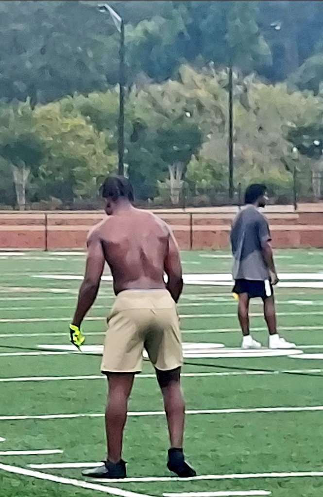 JoshEchols4's tweet photo. AM work! Time Well Spent. Anytime I'm on the field with my brothers, I'm in my Happy Place! #WeCompeteAtBuford #LearningSoMuch #ForTheB #BufordNuffSaid #TrustingTheProcess #27sOnDeck @CoachApp35 @Coach_Gill56 @DwayneDuBose4 @Coach_Davis22 @BufordGAPrspcts https://t.co/DaVf4zs1rs