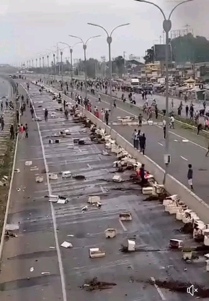 This is not we expected from a country men and women who are really patriotic to their country, "I do support the protests but not of this kind," Kenyans let's stop destroying our own country.