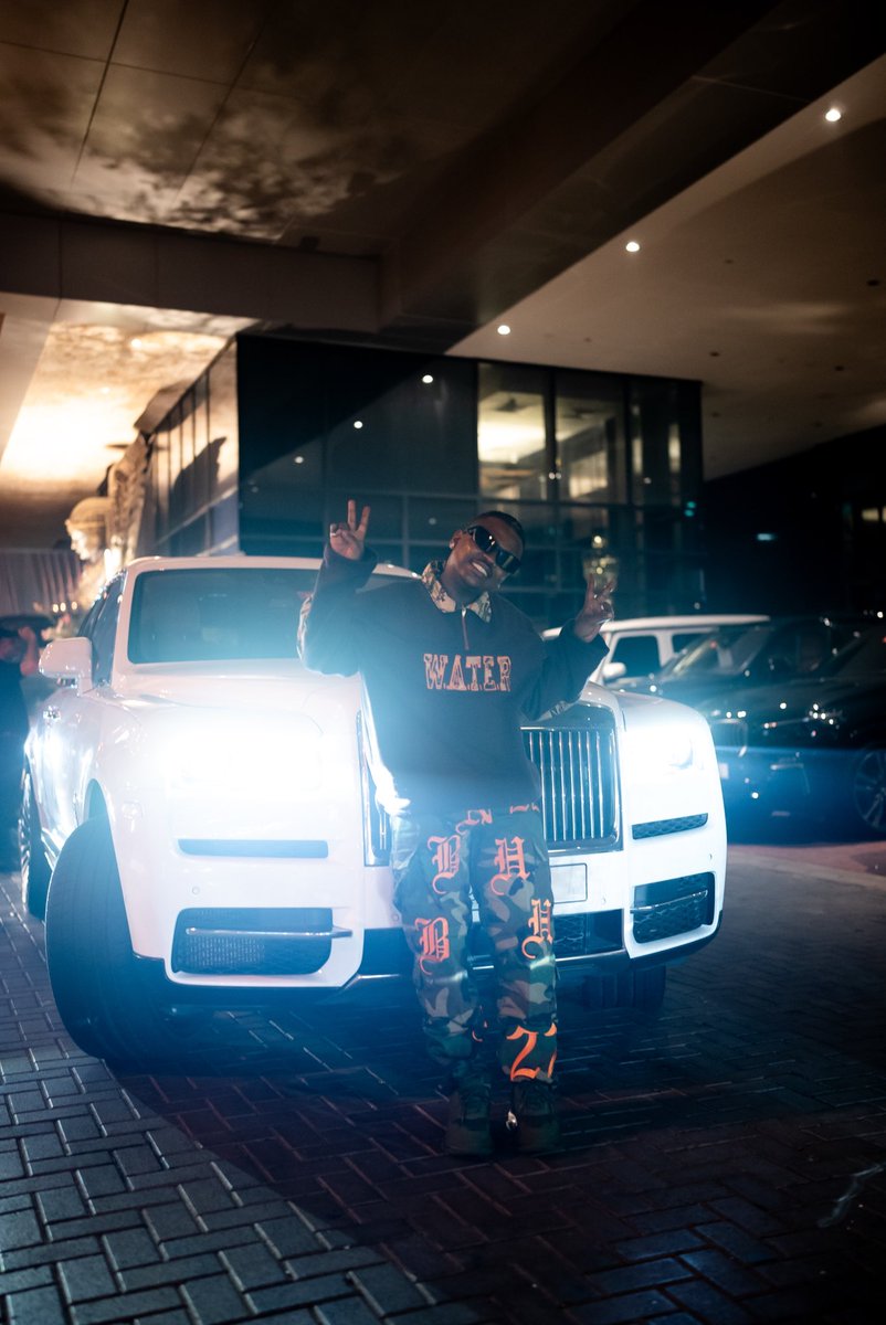 FOCALISTIC's tweet photo. Dubai , I’m here for a good time not a long time🤞🏾💐🔝 Let’s make a movie tonight ❤️‍🔥🌎 @VIIDubai https://t.co/DWHe9ENB5b