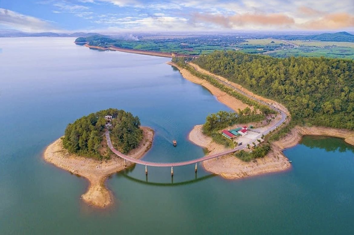RotatingMarble's tweet photo. Ke Go Lake, Vietnam

https://t.co/V26cvxS1EL

Beautiful lake in Vietnam https://t.co/7yNKAW8JrV