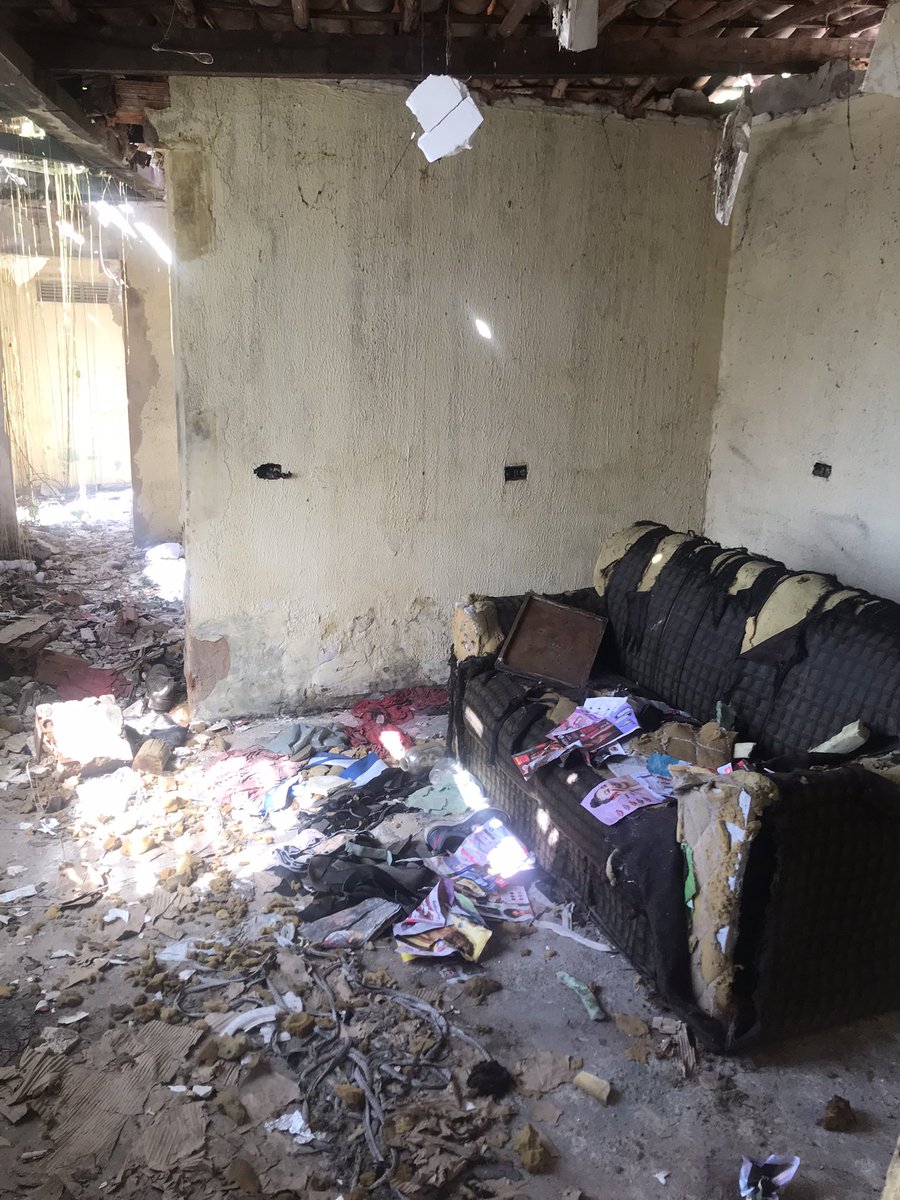 NovinJuazeiroCE's tweet photo. Chamei o novinho para essa casa abandonada. 
Galego, pauzudo e limpo. Não deu para filmar, pq ele estava assistindo pornô no celular. 
@DivulgaCE18 @putariaCE_ @FortalDivulga18 @fortalputaria @xvideoxxx18 @novinhostiktok https://t.co/mrvN8mBhMu