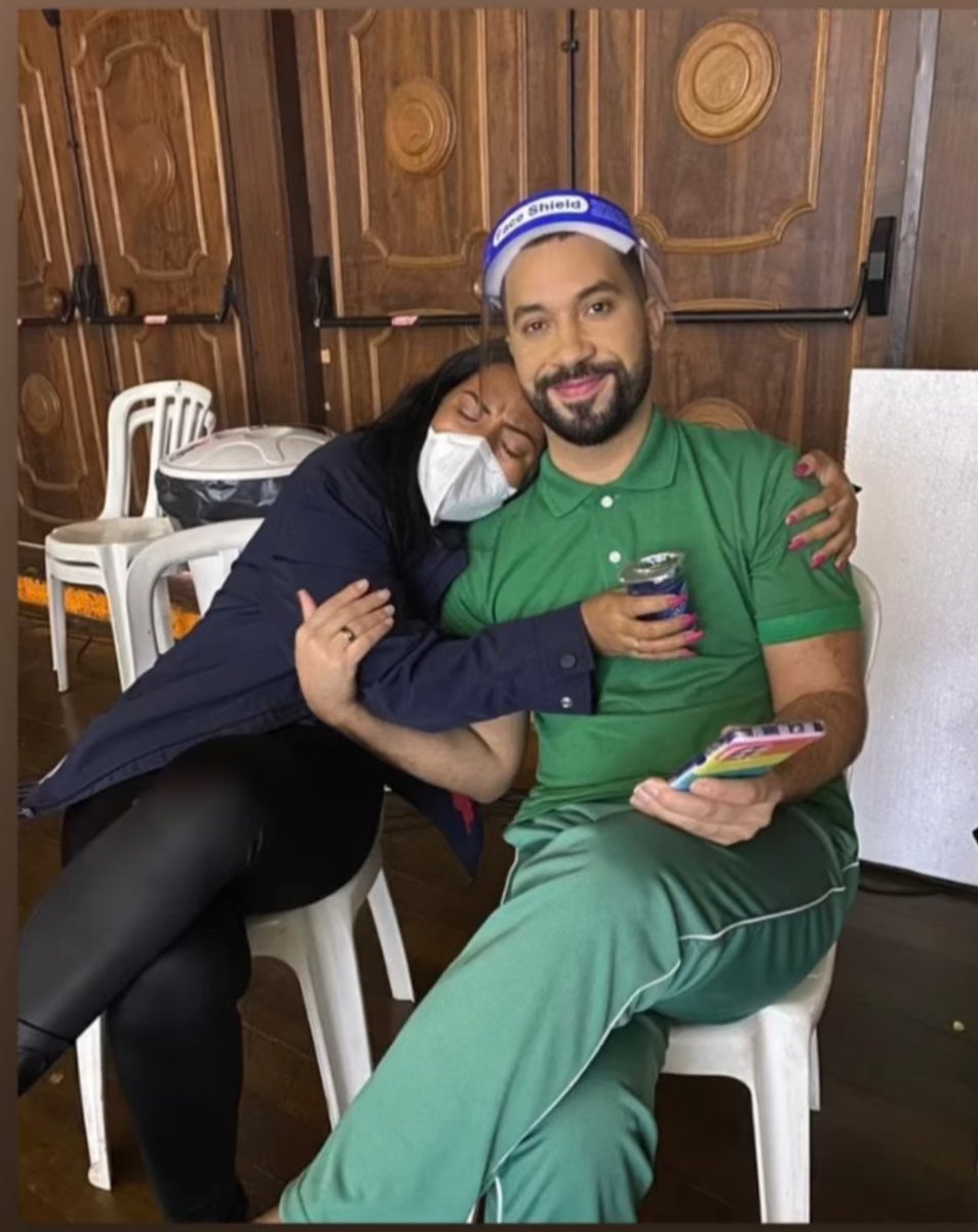 JanyNogueira_'s tweet photo. Feliz aniversário meu irmão! Você é nossa base e você sabe que te dou a minha vida se preciso for! Você merece tudo e muito mais! Obrigada por tudo, eu te amo!  🥳❤️ https://t.co/c7CvGbGONw