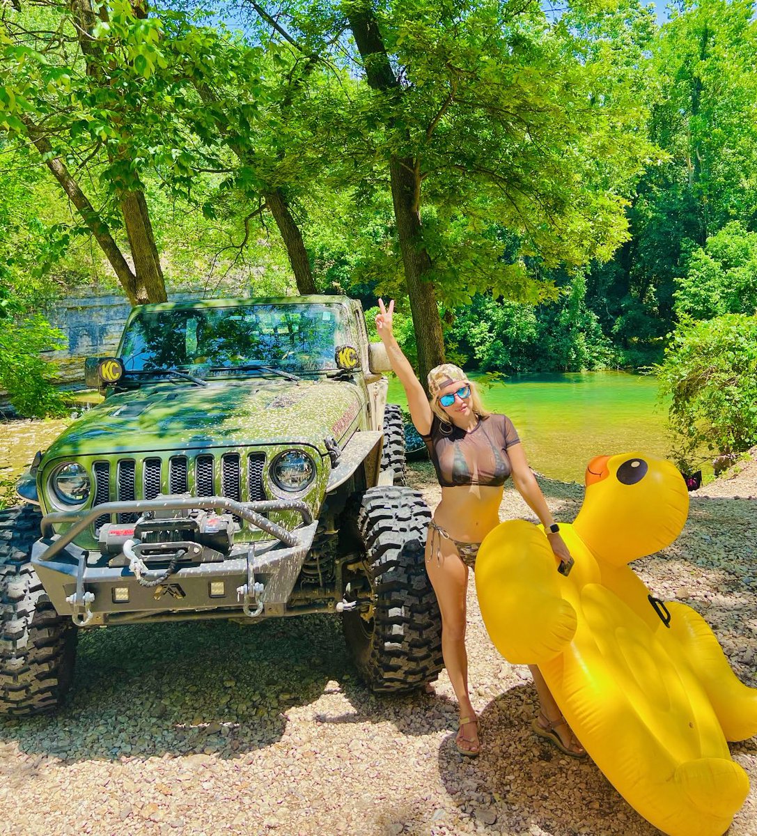 violett177's tweet photo. 💛Here For Jeep Waves, Sun Rays &amp; Creek Days 🤘🏼
•
•
•
•
•
•
•
#girlswhojeep  #rubicon #offroading #jeepnation #creek #clearwaterbeach #swimming #river #riverfloat #floattube #duck #duckduckjeep #floattrip 💛 https://t.co/i0eIRN44NU
