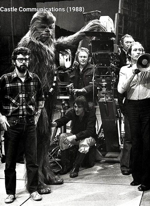 RT @devanteimage: Star Wars
George Lucas, Peter Mayhew, and crew 

#StarWars #BehindTheScenes https://t.co/B2UUD27p8V