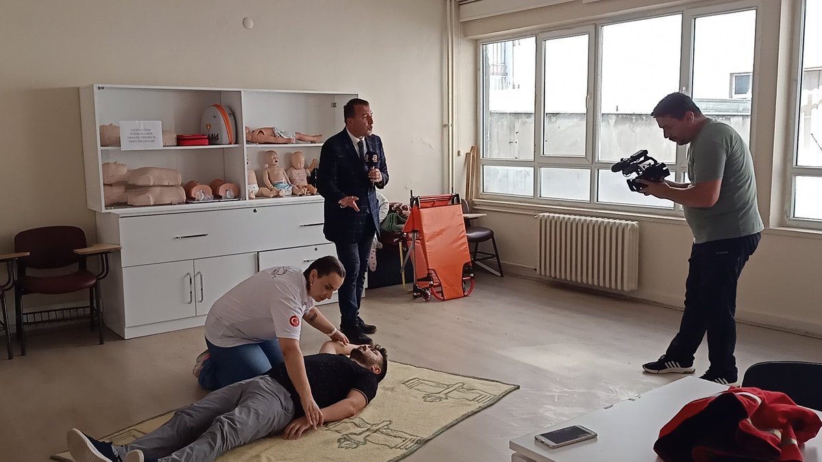 SamsunMEM_ISGB's tweet photo. Müdürlüğümüz İsg Birimine Bağlı İlkyardım Eğitimi Merkezi Eğitmenleri boğulma vakalarında doğru müdahale ve ilkyardım konusunda A Haber Tv konuk oldular. @tcmeb @OzilLevent @ozkan_meb @muratagar60 @csula1 @cemalunal_ @samsuniyem https://t.co/jhclFpCp5Q