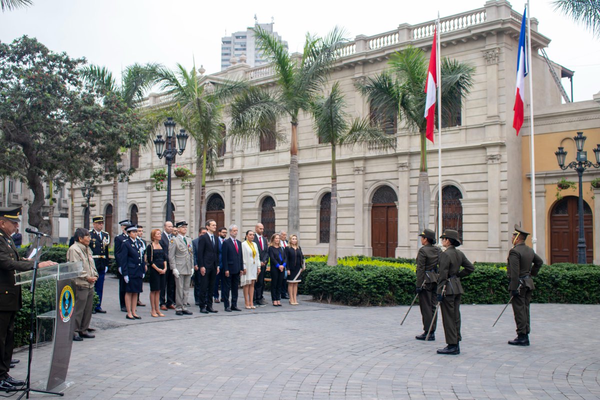 AFLima_Oficial's tweet photo. Hoy en la Plaza Francia, se llevó a cabo la ceremonia en honor al Día Nacional de Francia gracias a la @CancilleriaPeru , la @MuniLima y el @EjercitoPeru, con la presencia del Sr. Embajador Marc Giacomini, el Director General de la #AFLima, Frédéric Robinel y autoridades. https://t.co/nbWnaw4kWP
