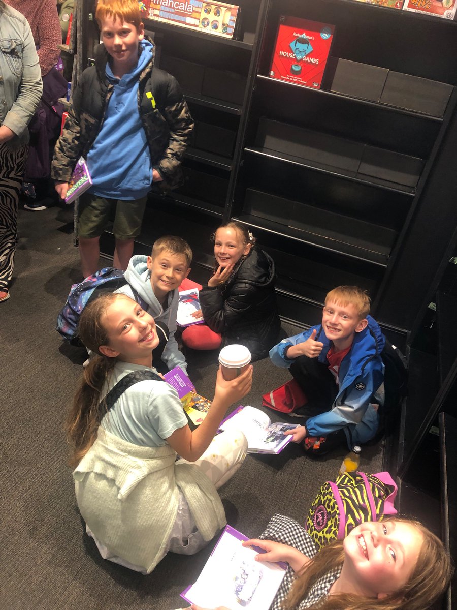 stfrancisbrad's tweet photo. Memories to last a lifetime were made today when some of our children got to meet one of their heroes @davidwalliams https://t.co/dzeLnUOeqQ