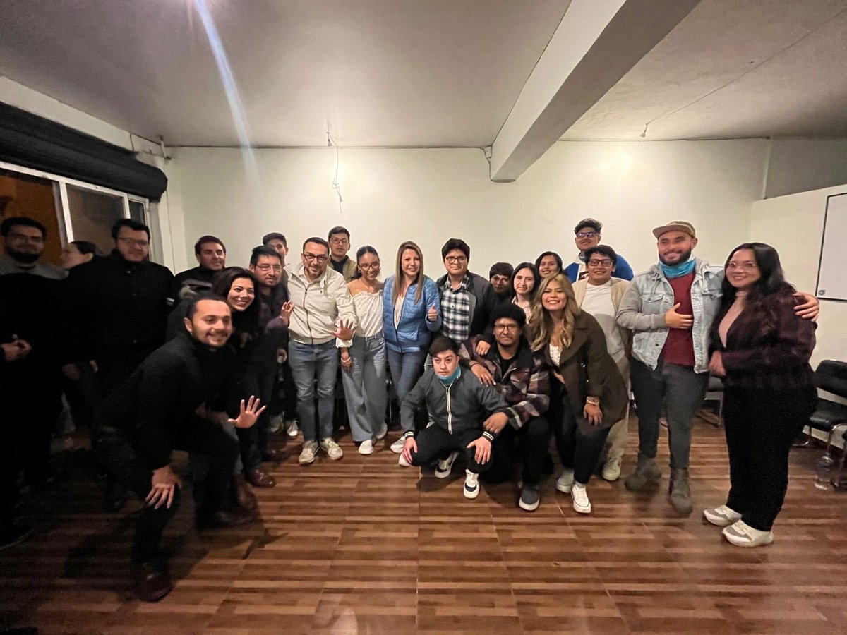 RevCiudCuenca's tweet photo. Por esa juventud que sueña y se prepara a diario para alcanzar sus metas,que alza su voz ante la tiranía, que es protagonista. Por ustedes queridos jóvenes, la lucha por un país más justo continua, compartimos nuestra visión para una nueva Asamblea Nacional.
@RC5Oficial @RoqueOr https://t.co/LpPVwsec9c