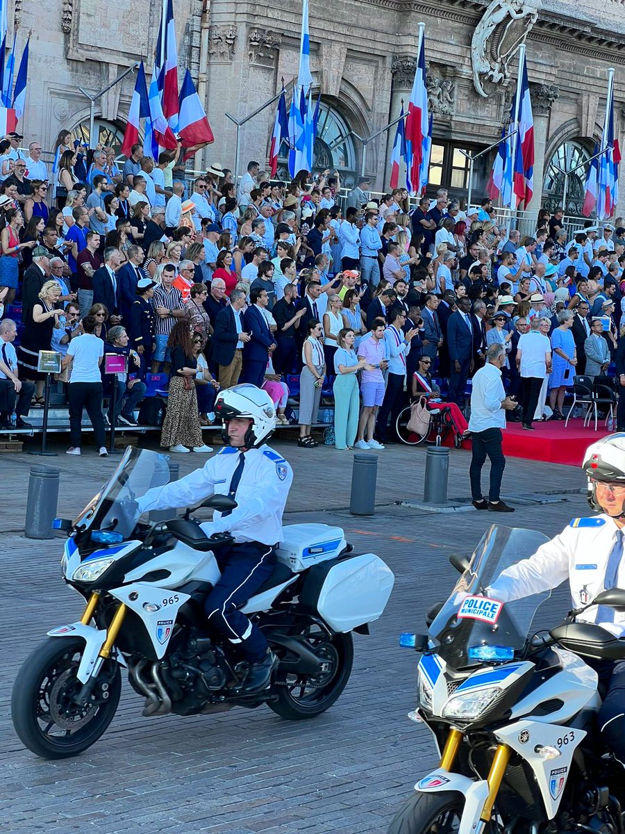 BenoitPayan's tweet photo. 🇫🇷 #14Juillet avec un magnifique défilé sur le Vieux-Port, Marseille célèbre aujourd’hui les valeurs de liberté, d'égalité et de fraternité qui nous rassemblent.

Bonne #FêteNationale à toutes et à tous ! https://t.co/0SHhViWmjv
