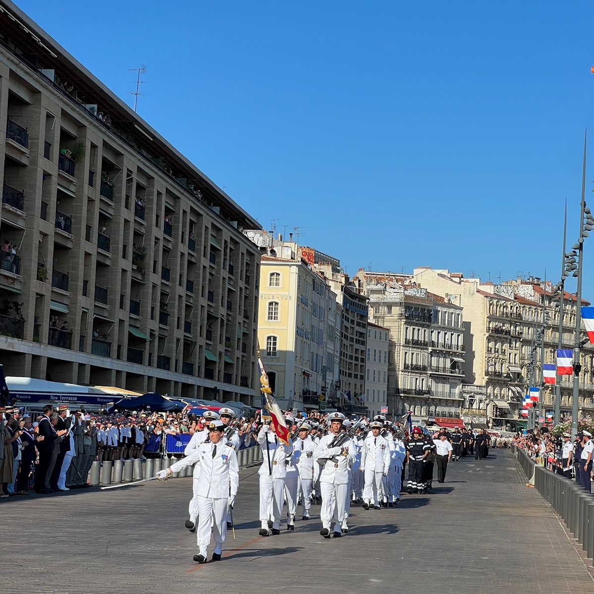 BenoitPayan's tweet photo. 🇫🇷 #14Juillet avec un magnifique défilé sur le Vieux-Port, Marseille célèbre aujourd’hui les valeurs de liberté, d'égalité et de fraternité qui nous rassemblent.

Bonne #FêteNationale à toutes et à tous ! https://t.co/0SHhViWmjv