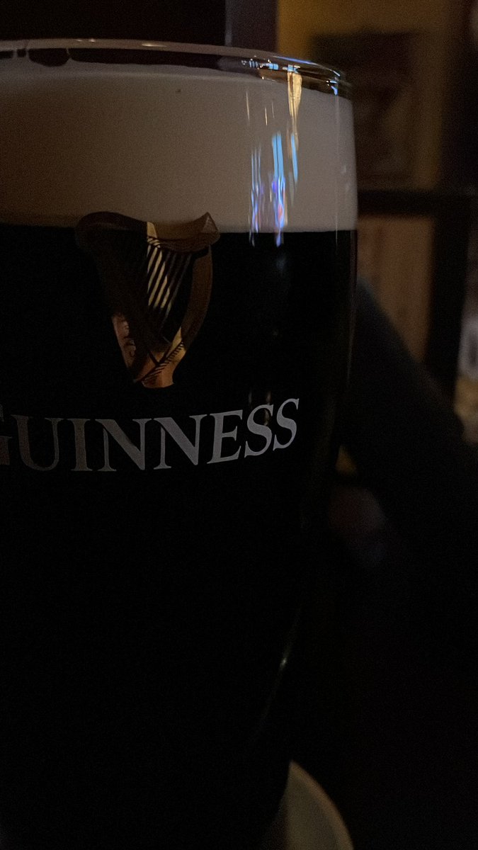 HenryBardouin's tweet photo. Eindelijk echt #vakantie #nomnomnom #HenryOut #cheers https://t.co/KHT7hOaeOc