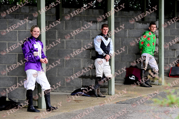 WJHJT's tweet photo. @sophieacarter_  @phillydonovan @jimsully1994 wait to tack up their mounts for the @KilbegganRaces Handicap Hurdle see all the action on https://t.co/WVGit3x911 https://t.co/dwX0JAen36