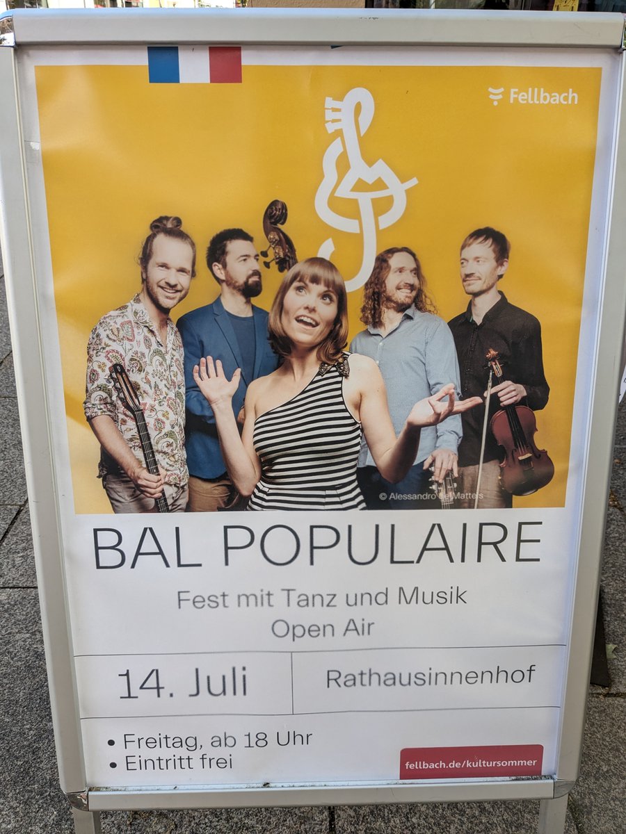 LaStuttgartoise's tweet photo. Wer heute in @Stadt_Fellbach unterwegs ist, fühlt sich ein bisschen wie Gott in Frankreich! 🗼🥐🇫🇷🥖 #fetenationale #14juli #nationalfeiertag #14juillet #eiffelturm #frankreich @if_deutschland https://t.co/U3EDomcnyv