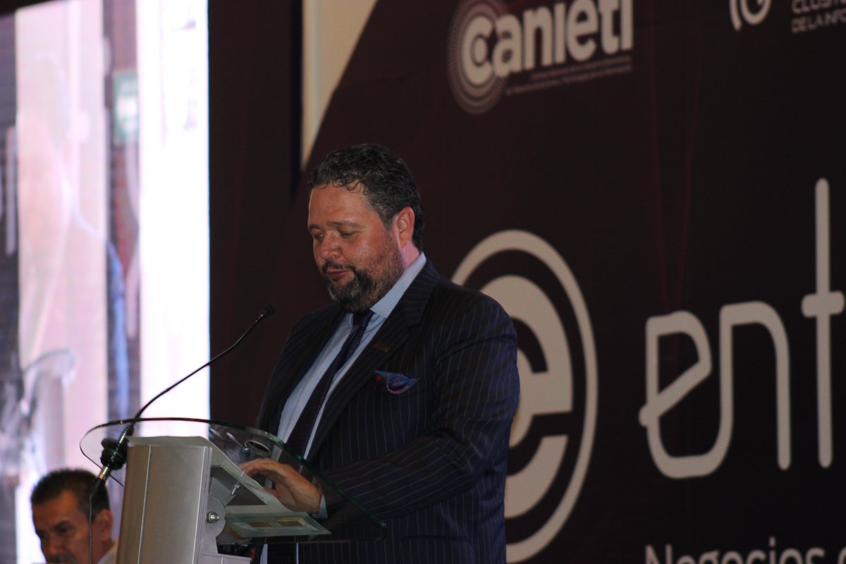EntixNegocios's tweet photo. Agradecemos la asistencia del Ing. @FroySalasN Subsecretario de Desarrollo para la MiPyME en representación del Gobernador de Guanajuato donde nos brindo su mensaje de clausura de #ENTIX 2023 Séptima edición.
Hilo 1/2🧵 https://t.co/SuGOJVhCfg