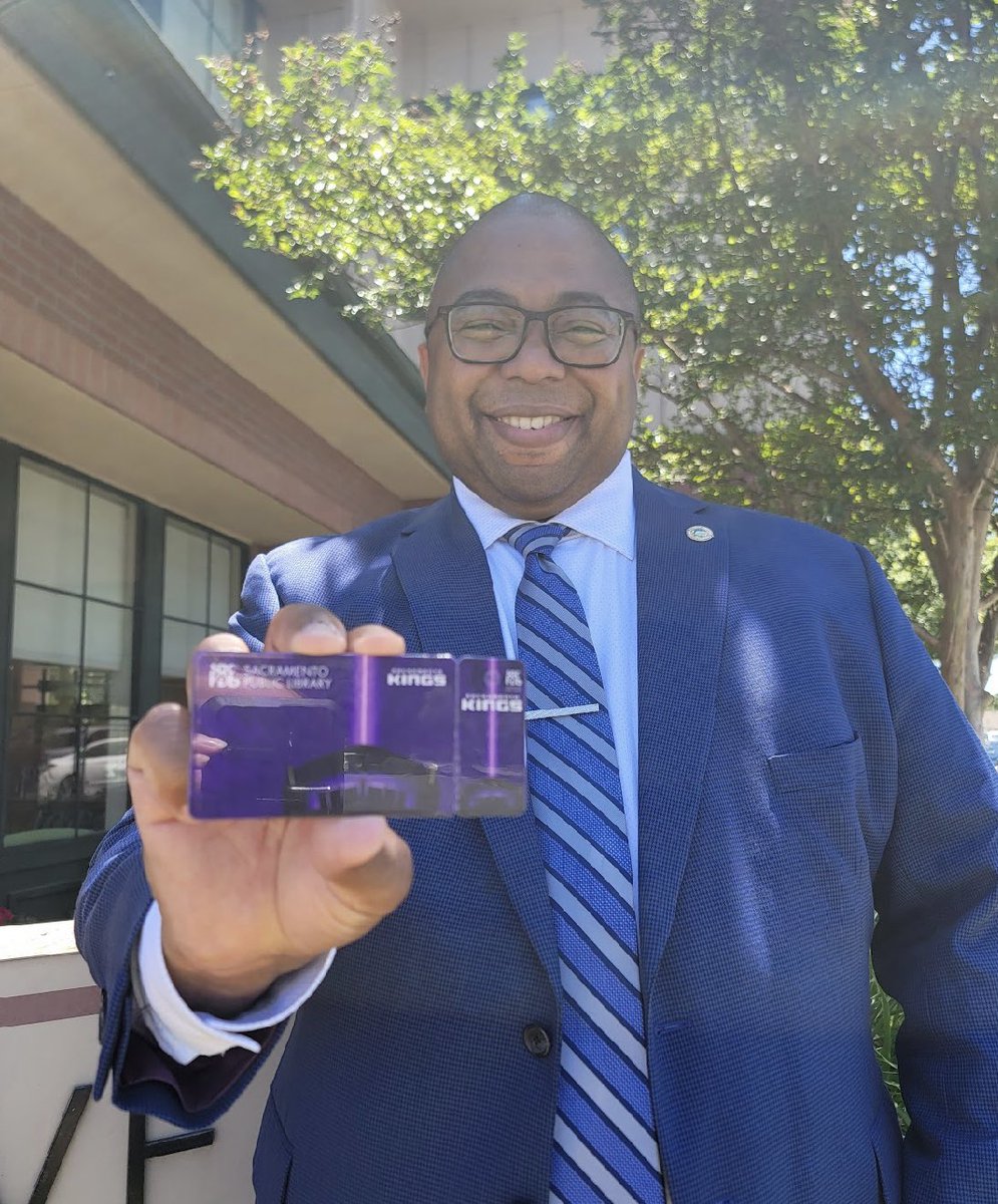 rodbrewer3's tweet photo. The @SacramentoKings and @saclib have teamed up for these limited edition library cards! If you live in @CityofElkGrove, Visit the Elk Grove Library, Franklin Library, Valley Hi-North Laguna Library, or go to https://t.co/Fd3YVUyGmF for more details. https://t.co/20YXKL456K