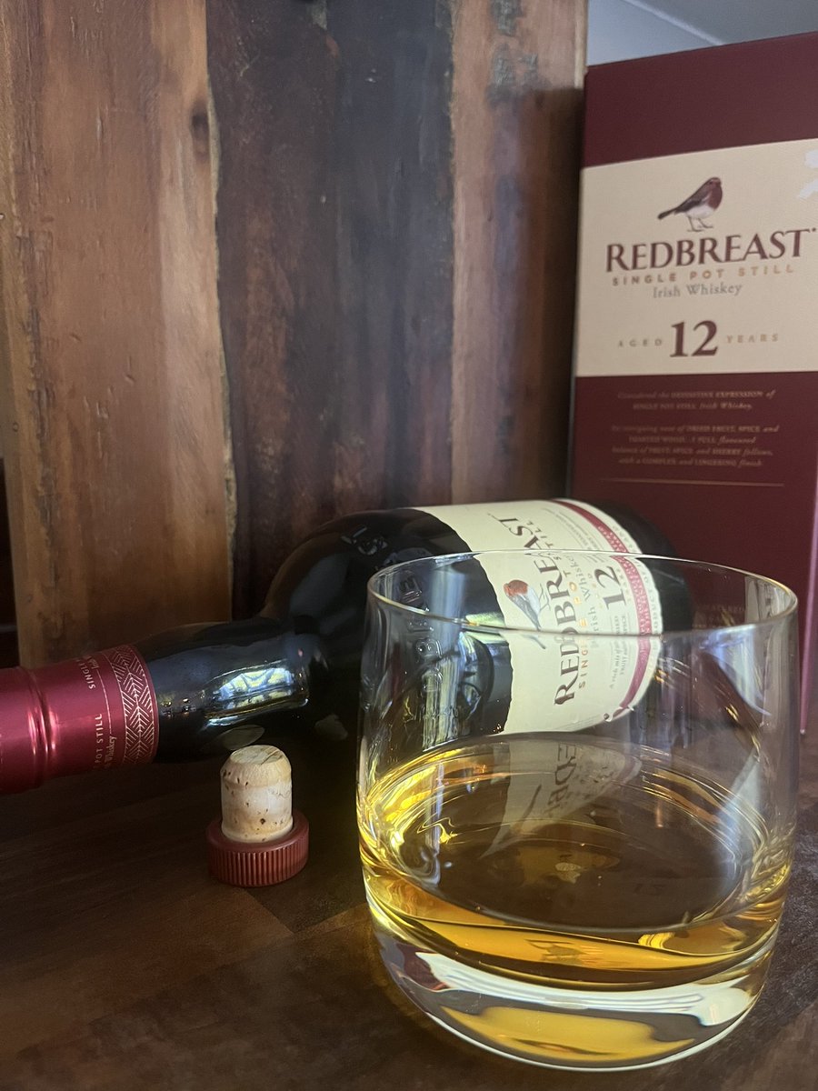 33_ciaran's tweet photo. @thatsdramgood @GerMidleton @midletonvrare @DavidMarra @dramofthemonth @StillTripleDist @Bill_Linnane @whiskeytalk2U @daveswhiskey @whiskeychatspod @CorkWhiskeySoc @IrishWhiskeySoc @IrishWhiskeyMag Like this week wasn’t bad enough, my first pour ends in a bottle kill #FridayNightDram https://t.co/1oJw3kqnkx