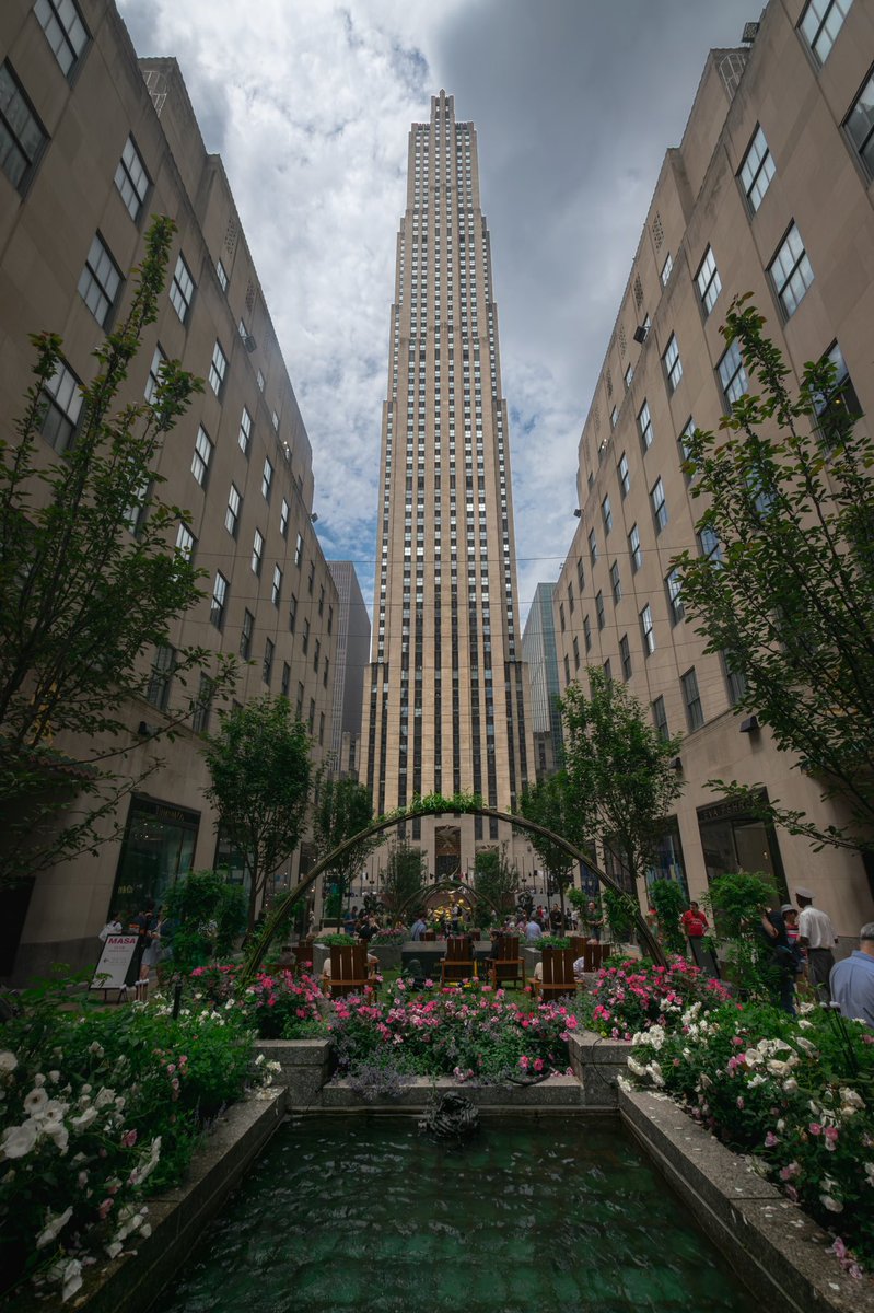 FiCFreitas's tweet photo. @BraydenCreation Rockefeller Center, NYC, Jun/22. https://t.co/u8ynbWGql5