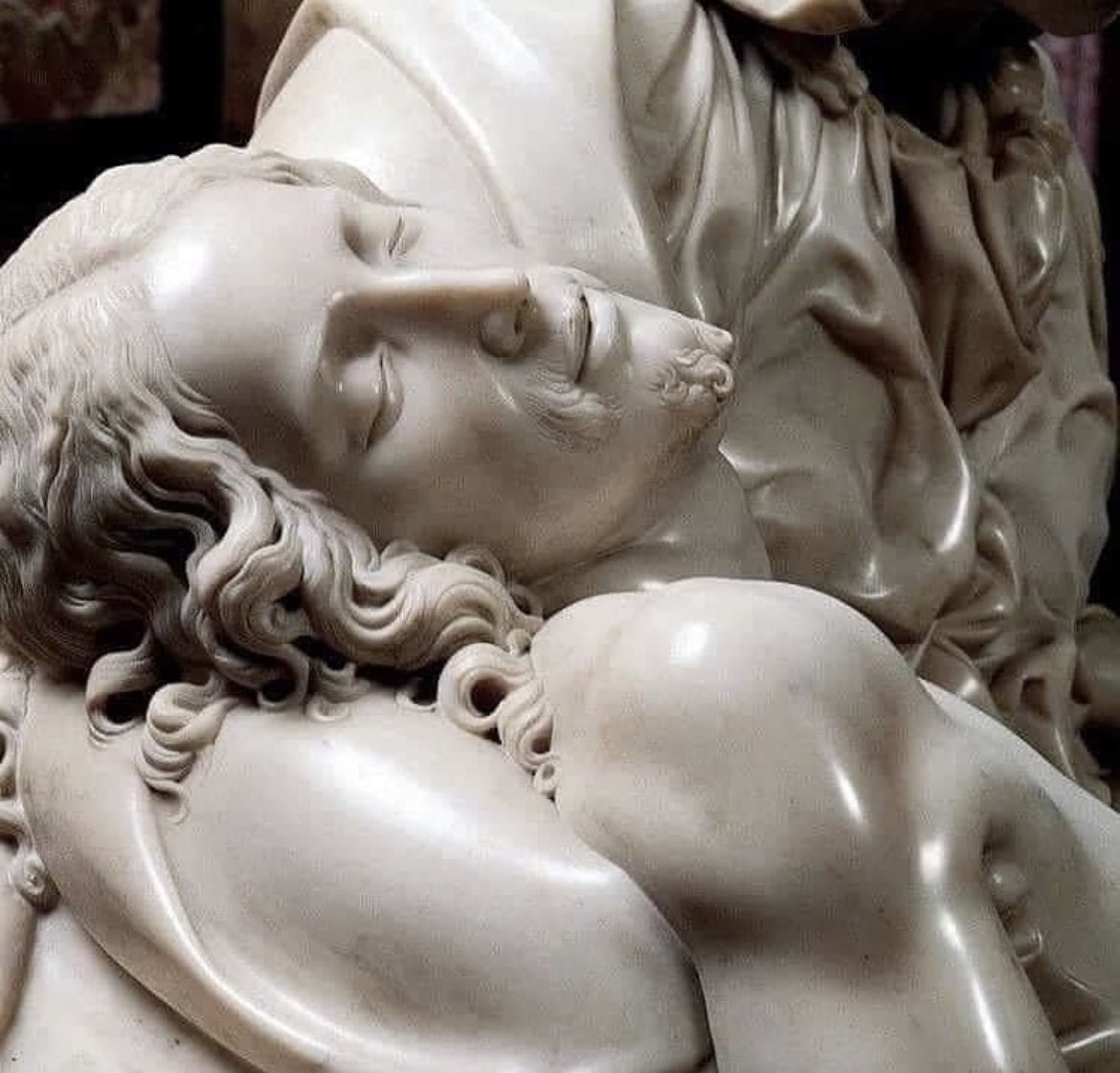 Rossana44539676's tweet photo. La Pietà 
#fotoweb
[ogni parola è superflua] https://t.co/XpW6QCQtVn