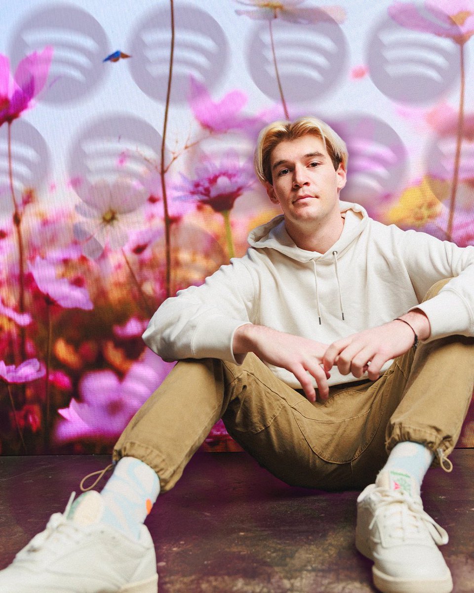 L I F E / L I N E tweet media