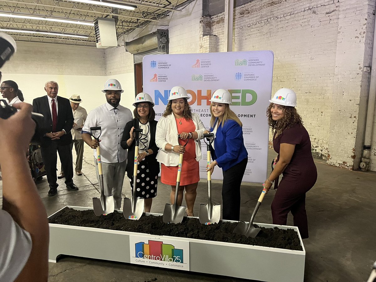 TimBarnettMD's tweet photo. So honored to attend the groundbreaking ceremony for @CentroVilla25 this afternoon. A huge win for the fantastic Cleveland citizens of Hispanic descent. #CCLutheranHospital’s neighbors to the south on W25th will have a first class city center! https://t.co/55fPW3z1Q4