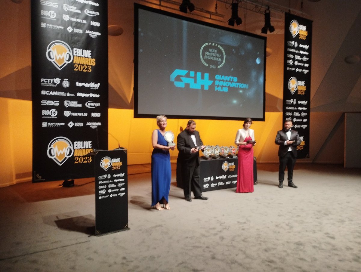 TGamingBizz's tweet photo. ➡️ ¡El premio al Mejor proyecto innovador es para @GiantsGaming por @GiantsInnovHub!

🗣️ Recoge el premio @calvo_virginia

#EBLiveAwards 🏆 https://t.co/YjTgpqIJCZ