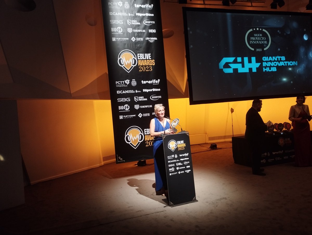 ➡️ ¡El premio al Mejor proyecto innovador es para @GiantsGaming por <a href="/GiantsInnovHub/">Giants Innovation Hub</a>!

🗣️ Recoge el premio <a href="/calvo_virginia/">Virginia Calvo</a>

#EBLiveAwards 🏆