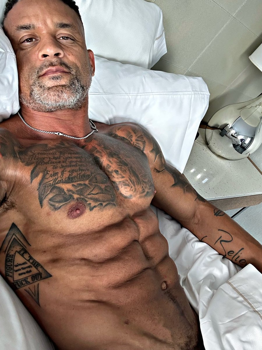 ShaunT's tweet image. 🥱That nap was EVERYTHING!  Remember: the sleep you get will directly effect all aspects of your performance! For me it’s just as important as food! Now it’s time to hit the gym.