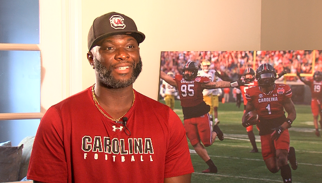 Chazf_tv's tweet photo. From dominating with @TheValley_FB to showing some great flashes in his freshman season with @GamecockFB -- @DQSm1th's dad @AndreSmith1980 has always been by his side. 

Can't wait for this feature later this summer on the hometown kid who's playing in his backyard with family cheering him on.

@abc_columbia