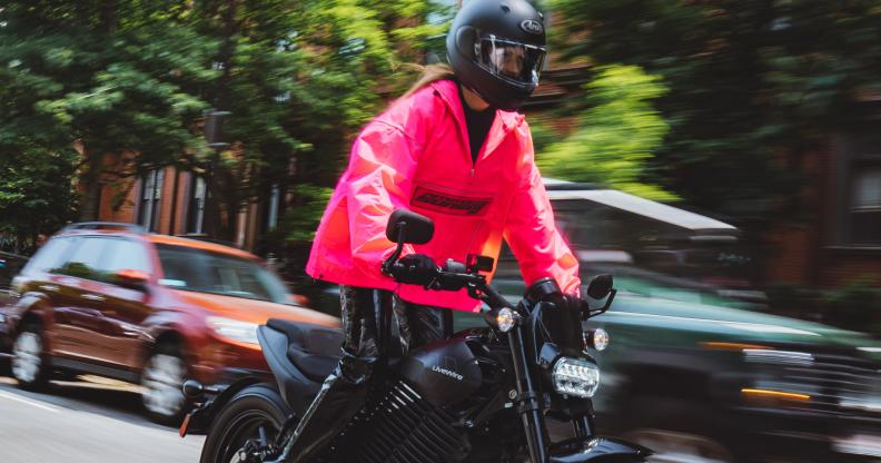 focuspyramid's tweet photo. Harley-Davidson’s LiveWire S2 Del Mar electric motorcycle has a 113-mile city range https://t.co/Uu4Xoju1Et #photo #photography - DPC https://t.co/dYGLB57Z32