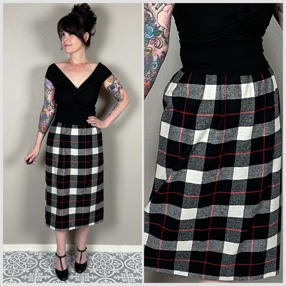 theveesup's tweet photo. So good I had to share! Check out all the items I'm loving on @Poshmarkapp #poshmark #fashion #style #shopmycloset #vintage: https://t.co/RqFkrv3y4Q https://t.co/8Q4T56kKZb