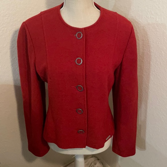 So good I had to share! Check out all the items I'm loving on <a href="/Poshmarkapp/">Poshmark</a> #poshmark #fashion #style #shopmycloset #elizabethstone #oldnavy #gieger: posh.mk/isfzw2qXqBb