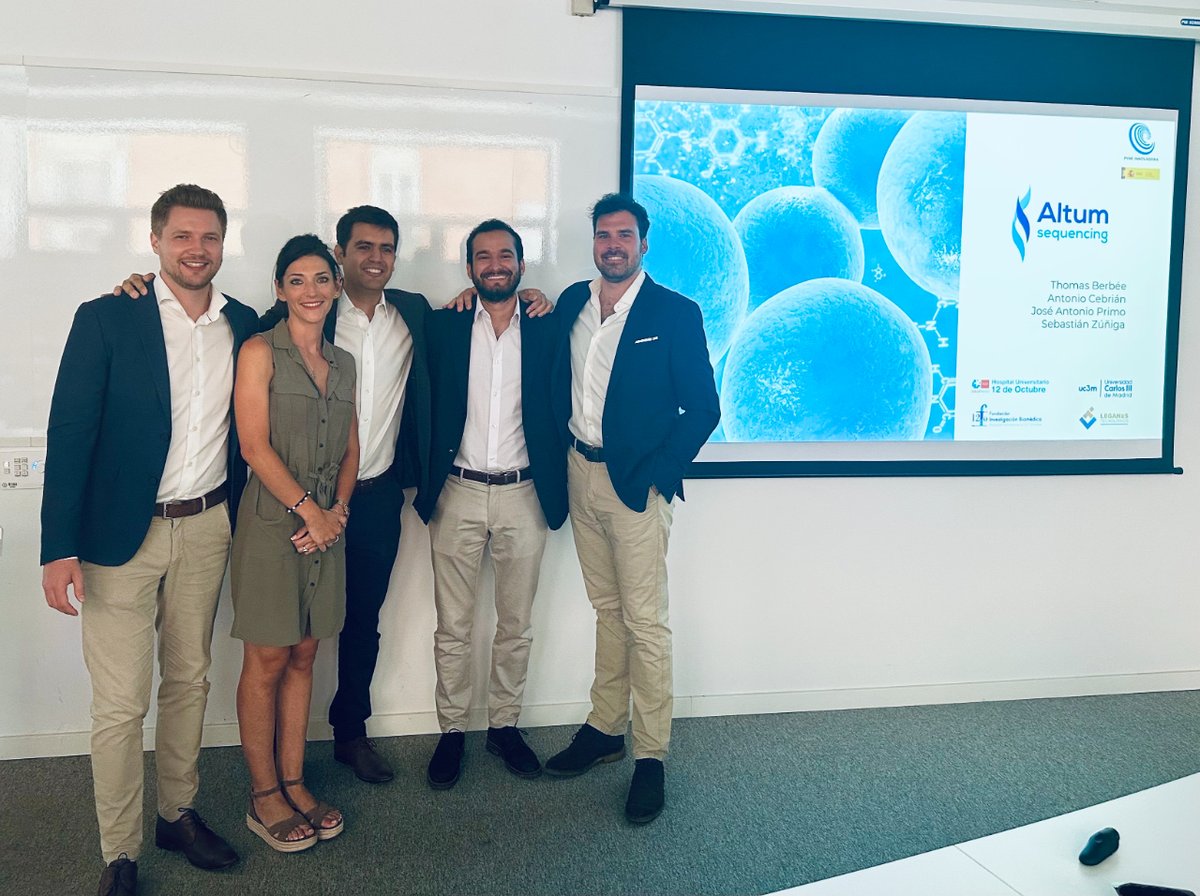 Last week UC3M international MBA program students Thomas, Antonio, Jose Antonio, and Sebastian presented their business plan projects focused on Altum Sequencing. 

They made an outstanding effort to analyze and understand the complexivity of the liquid biopsy market 🧬