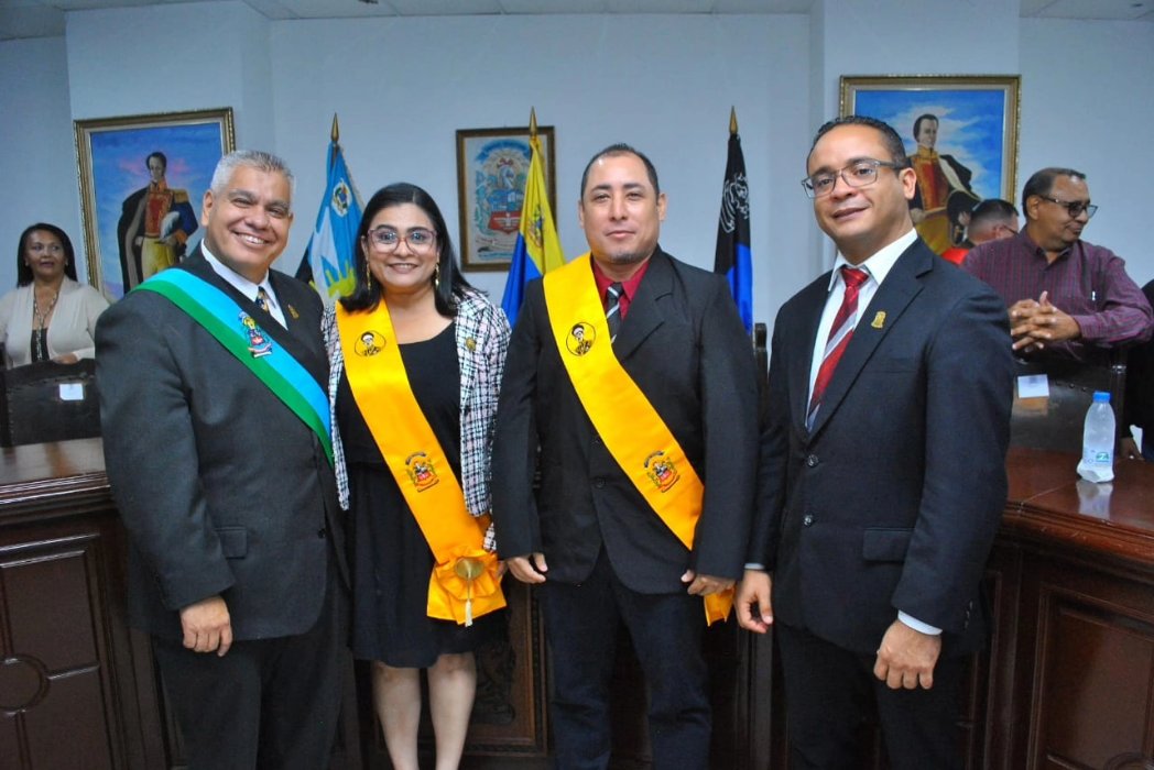 Con Sesión Especial y entrega de reconocimientos celebran el Día del Periodista en Lagunillas 

Nota de prensa Alcaldía de Lagunillas.
Clik aquí para leer la nota 📝 de prensa : acortar.link/gc76q8