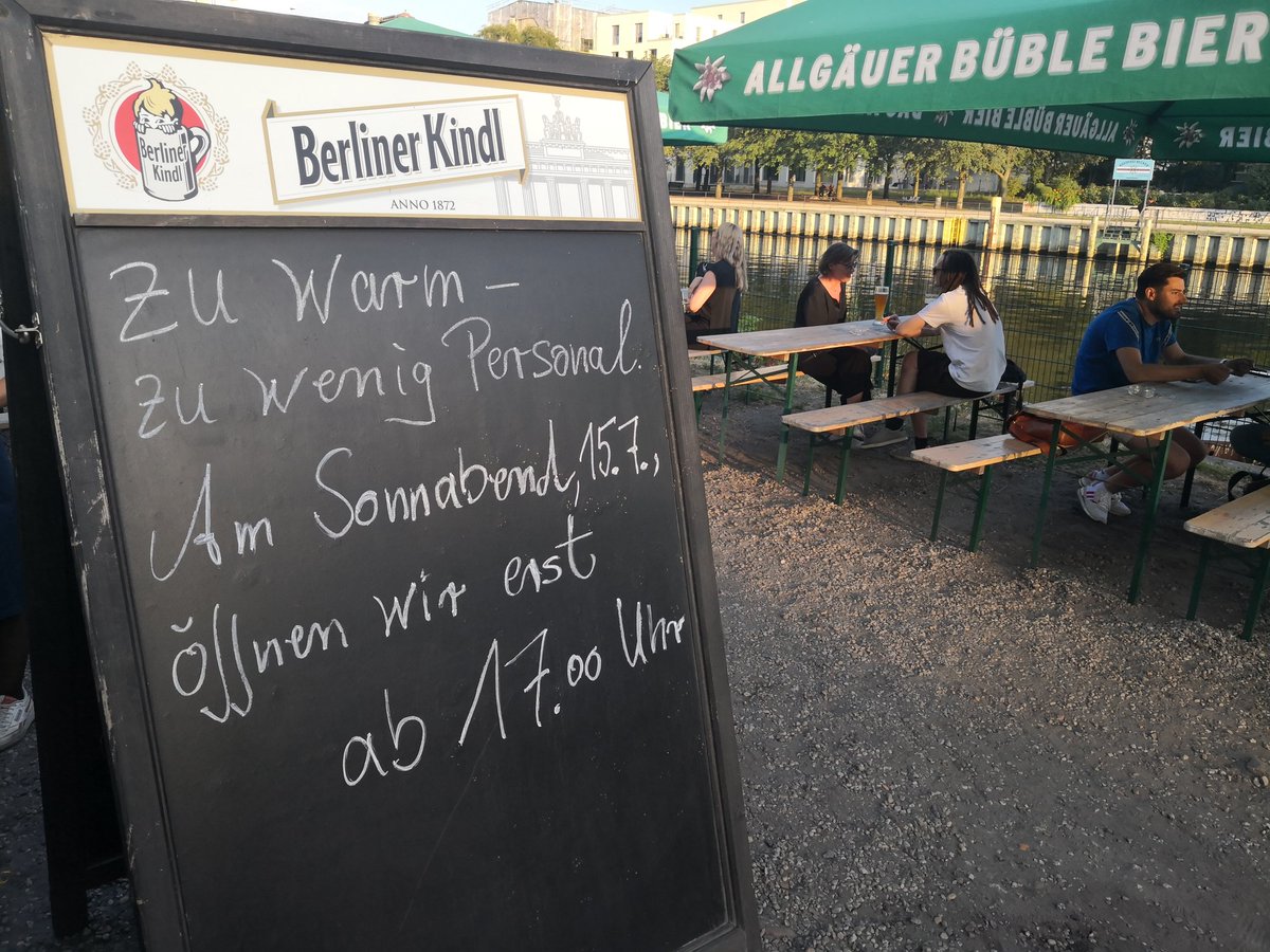 Das kalte Bier vom Fass wird am Sonnabend, 15. Juli, erst ab 17 Uhr fließen. Biergarten <a href="/CapRivi_Berlin/">CapRivi.Berlin</a>  an der #Spree und #Charlottenburg öffnet erst am späten Nachmittag