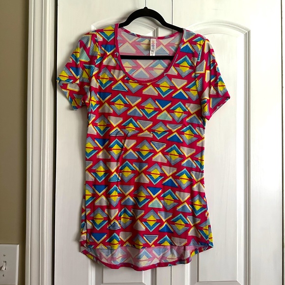 sallisingleton's tweet image. So good I had to share! Check out all the items I'm loving on @Poshmarkapp from @tikitrouble #poshmark #fashion #style #shopmycloset #lularoe #beachlunchlounge: posh.mk/IY7jUcAXqBb