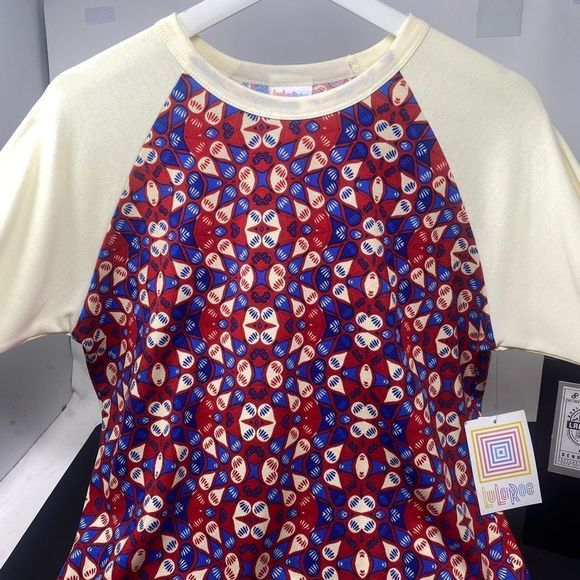 sallisingleton's tweet image. So good I had to share! Check out all the items I'm loving on @Poshmarkapp from @tikitrouble #poshmark #fashion #style #shopmycloset #lularoe #beachlunchlounge: posh.mk/IY7jUcAXqBb