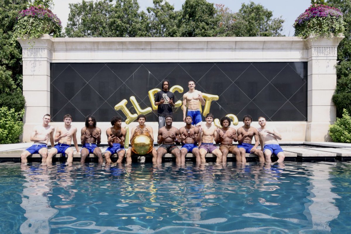 KentuckyMBB's tweet image. Fun Friday at @Drake’s house ☀️
