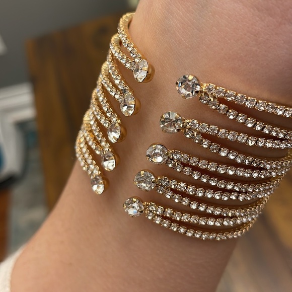 So good I had to share! Check out all the items I'm loving on <a href="/Poshmarkapp/">Poshmark</a> from <a href="/awonkeydonkey/">A Wonkey Donkey</a> #poshmark #fashion #style #shopmycloset #athleta #thenorthface #windsor: posh.mk/e2dJsrEXqBb