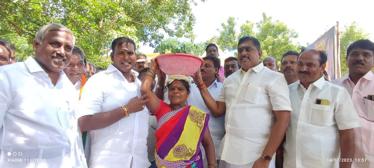 AKSaiJSaravanan's tweet photo. அவர்களுடன் இணைந்து பூமி பூஜை செய்து பணியினை தொடங்கி வைத்து, பின்பு மக்களிடையே ஊரின் வரலாற்றையும் அதன் பெருமைகளையும் தெரிவித்து தருணம்.@BJP4Puducherry @BJP4India @blsanthosh @BlrNirmal @JPNadda @AmitShah https://t.co/f2KyZX2t4r