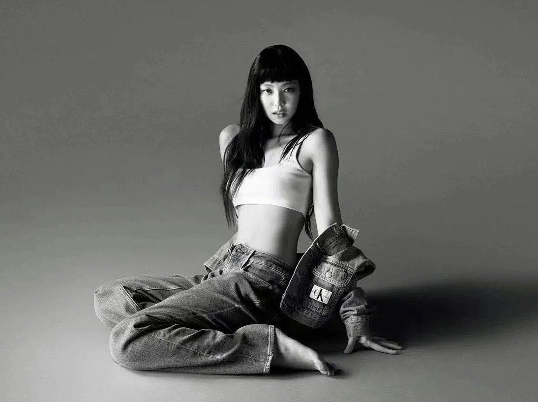 tracklist's tweet photo. Jennie, do BLACKPINK, falou sobre se sentir limitada em se expressar:

"Iniciar minha carreira na Coréia como artista restringiu muitos lados de mim que não era permitido mostrar por ser uma idol de K-Pop. Foi quando percebi que quero quebrar limites para que as pessoas da minha cultura entendam que você pode se expressar como quiser."